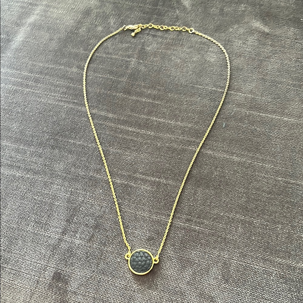 Elegant Gold and Black Pendant Necklace